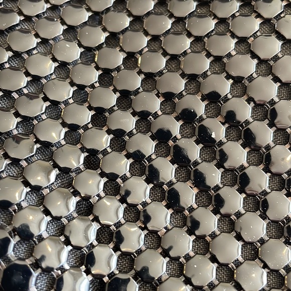 La Regale black beaded purse with strap and crown detail on the side - Picture 3 of 12